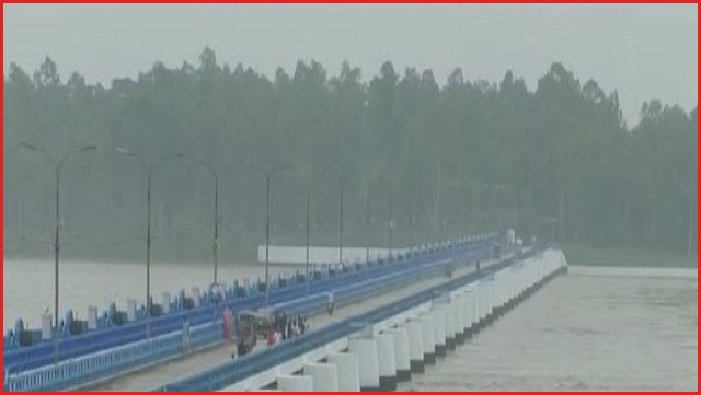 উজানের ঢল ও ভারী বৃষ্টিতে তিস্তার পানি বিপৎসীমার কাছাকাছি