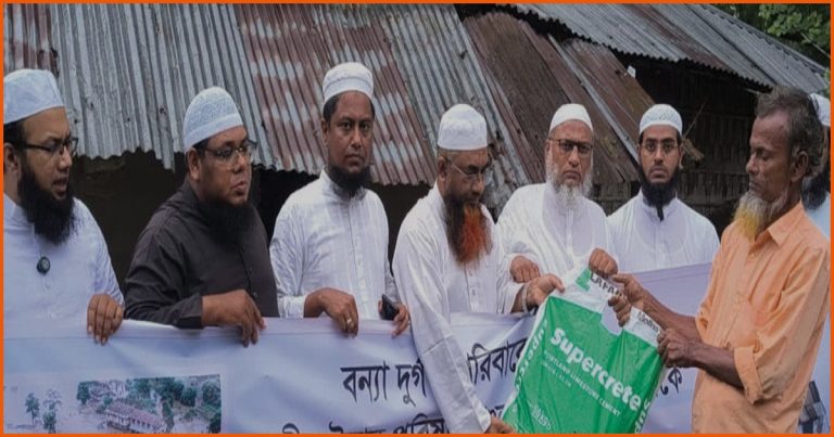 চট্টগ্রামের বন্যার্তদের পাশে জাতীয় ইমাম পরিষদ