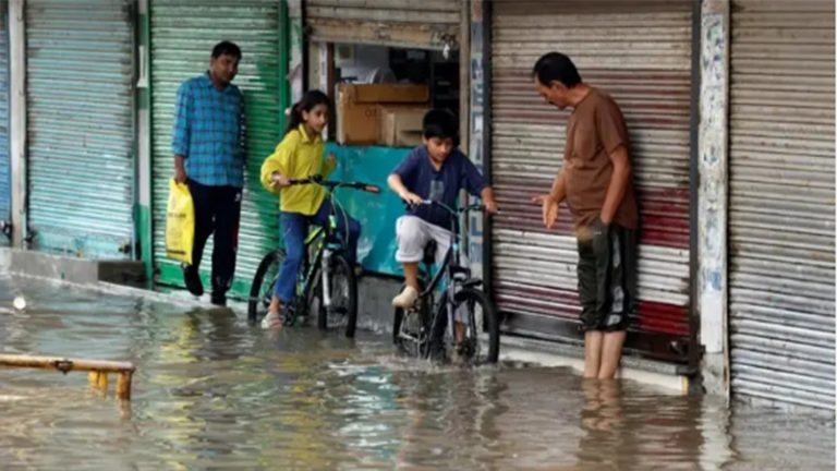 জম্মু ও কাশ্মিরে আকস্মিক বন্যায় নারী ও শিশুসহ নিহত ২৫