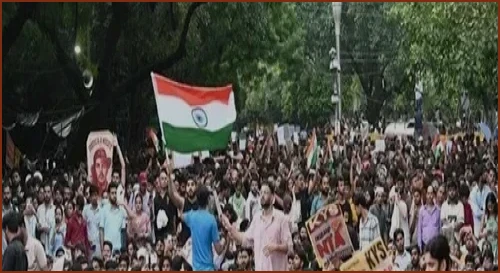 দিল্লিতে ‘ককরোচ জনতা পার্টি’র আন্দোলন তীব্র, ১৬ মেট্রো স্টেশন বন্ধ