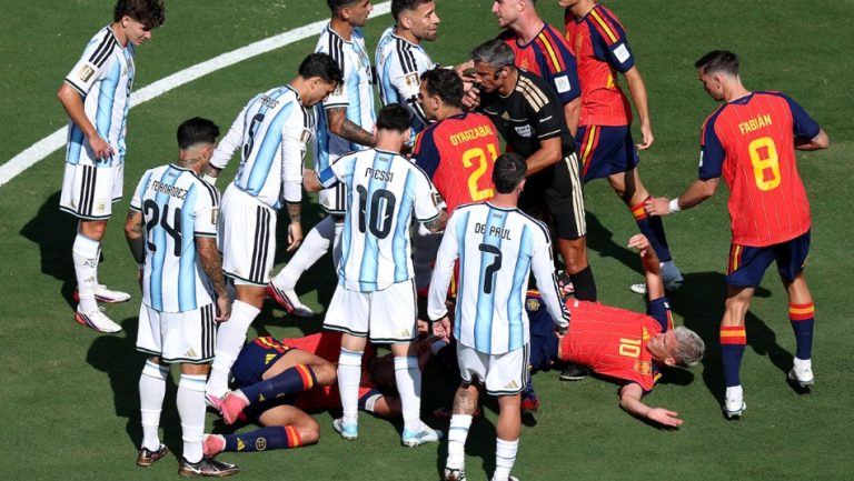 ফাইনালে হাতাহাতি: নিষেধাজ্ঞার মুখে আর্জেন্টিনার একাধিক ফুটবলার