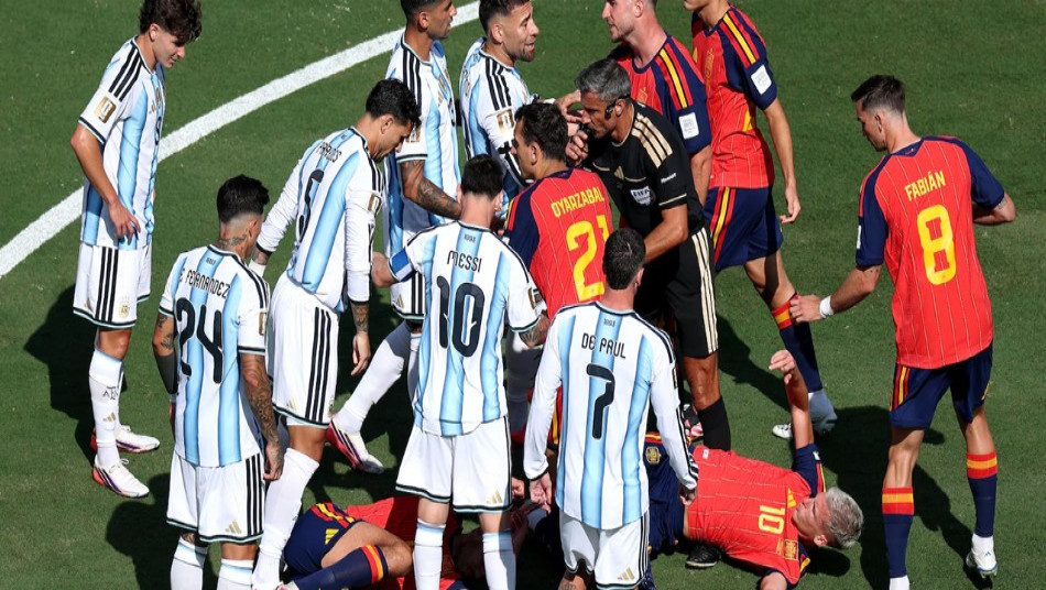 ফাইনালে হাতাহাতি: নিষেধাজ্ঞার মুখে আর্জেন্টিনার একাধিক ফুটবলার
