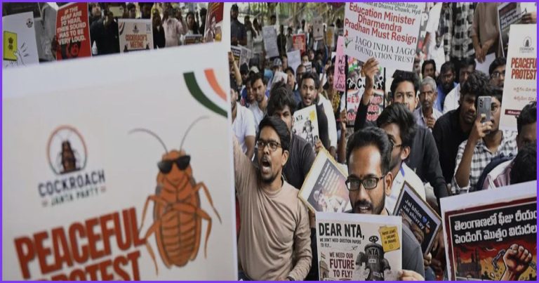 ভারতে শিক্ষামন্ত্রীর পদত্যাগের দাবিতে বিভিন্ন রাজ্যে ছড়িয়েছে বিক্ষোভ