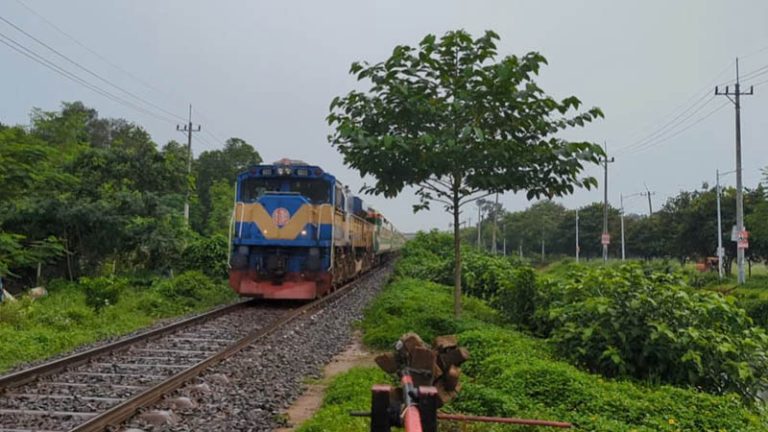রাজশাহীতে ট্রেন চলাচল স্বাভাবিক: শিক্ষার্থীদের অবরোধ প্রত্যাহার