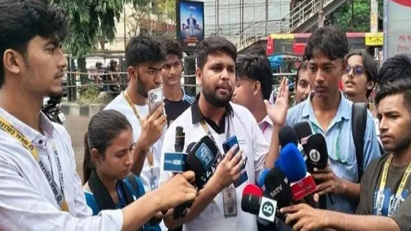 শিক্ষামন্ত্রীর পদত্যাগের দাবিতে ফের আন্দোলনে এইচএসসি পরীক্ষার্থীরা