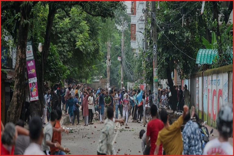 রাজধানীর তিন শিক্ষাপ্রতিষ্ঠানে ছাত্রদল-শিবির সংঘর্ষে আহত অর্ধশতাধিক